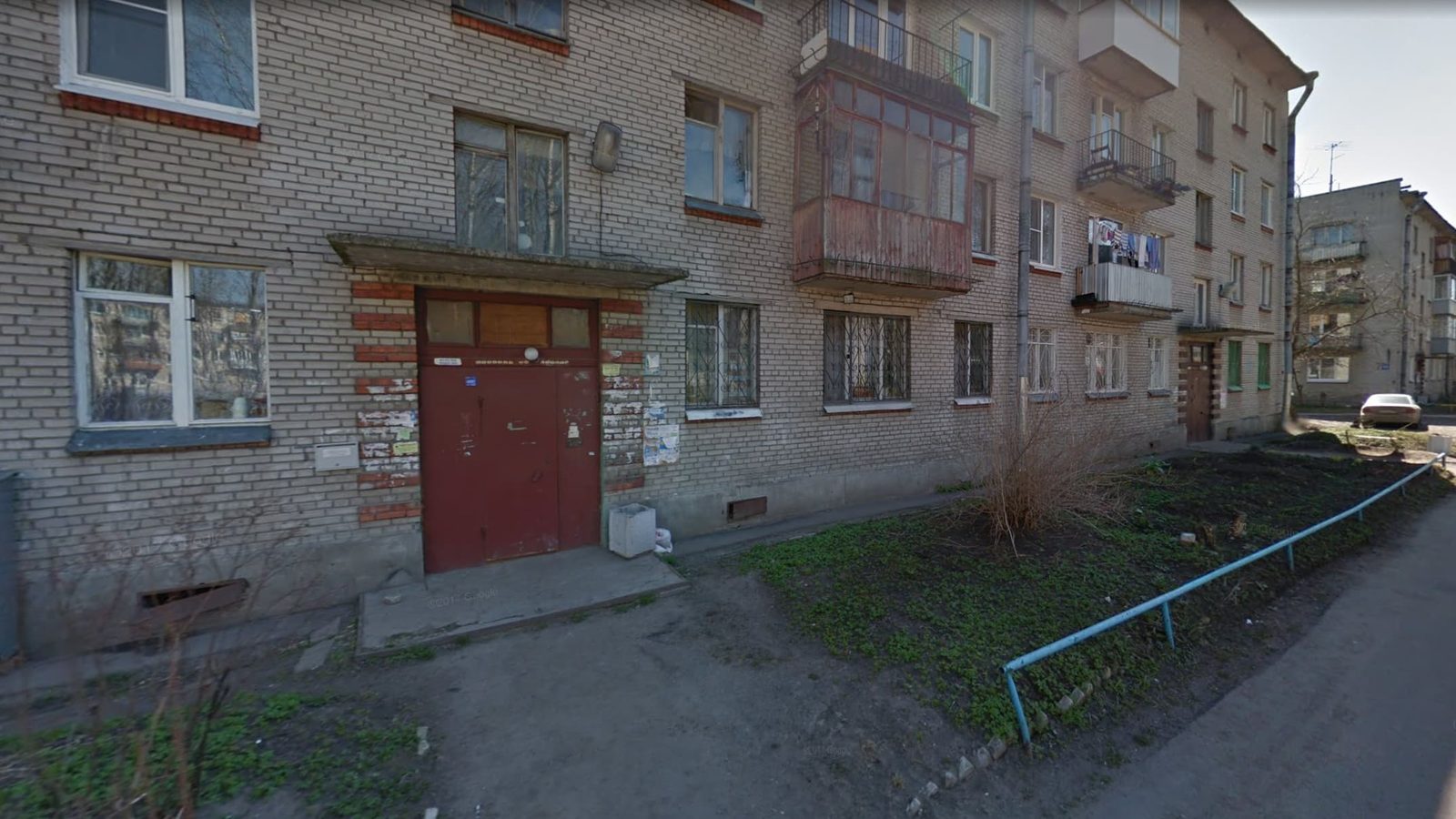 Двор у парадной сейчас